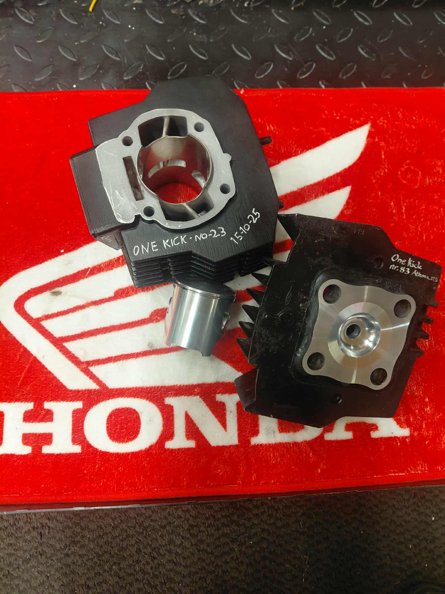 Sylinderporting One Kick Norway Athena 125