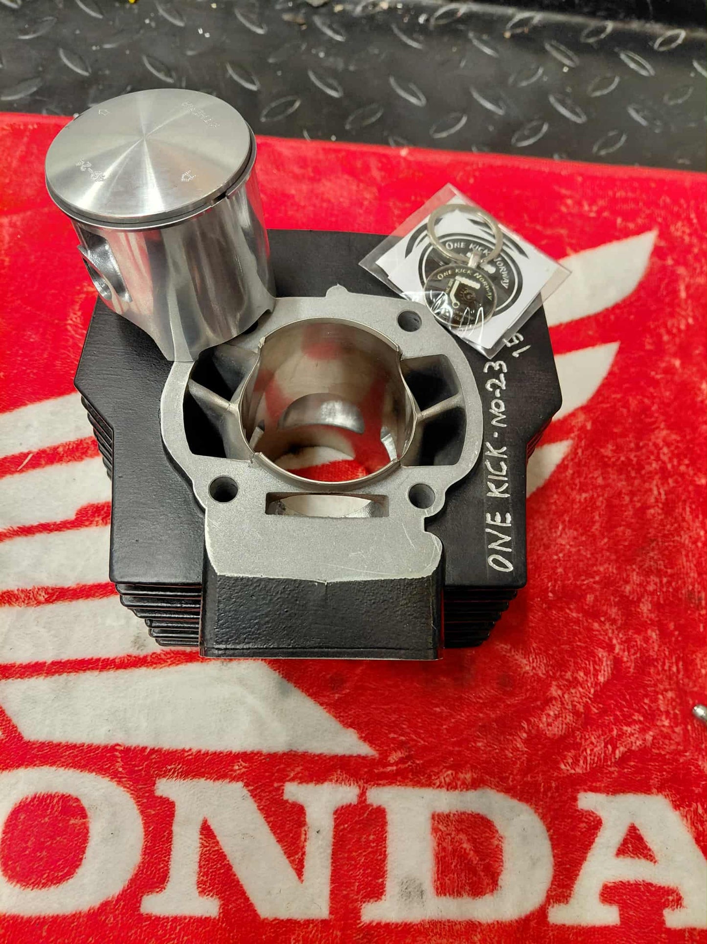 Sylinderporting One Kick Norway Athena 125